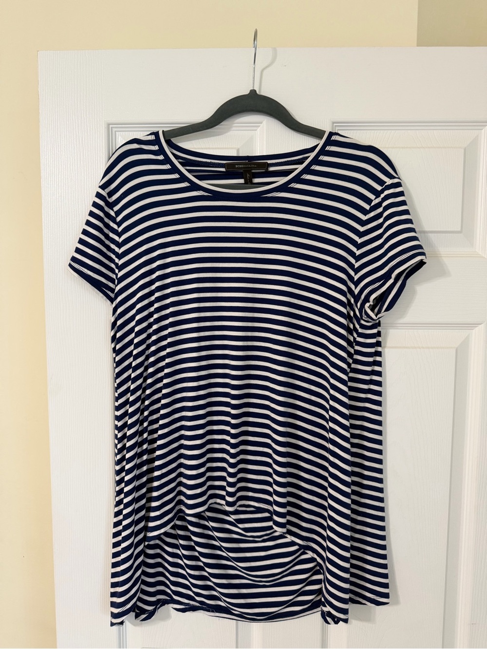BCBGMaxAzria Navy /White
Striped Top. Open Back.